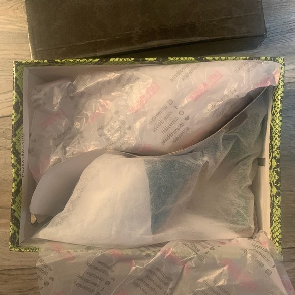 NWT CAPE ROBBIN DISTENY SATIN RHINESTONE CHAIN TRIM HIGH HEELS GREEN 8.5 - Picture 7 of 15